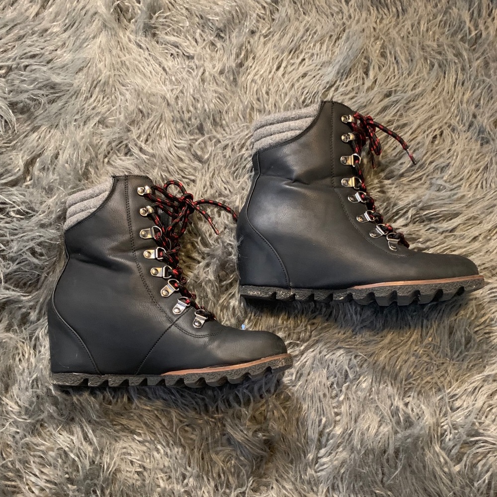 Super cute black boots with red/black laces